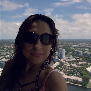 Meet your Posher, Roxana